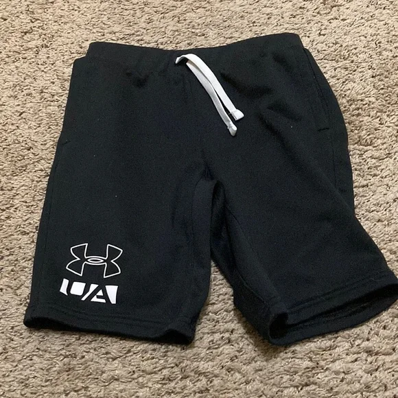 Under armour black shorts - Picture 1 of 3
